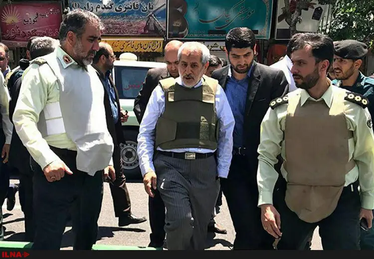پایان عملیات تروریستی در خانه ملت/ افزایش تعداد کشته‌شدگان به ۱۲ نفر/ ۲ مهاجم خود را منفجر کردند/ اعزام مجروحان به ۴ بیمارستان + تصاویر