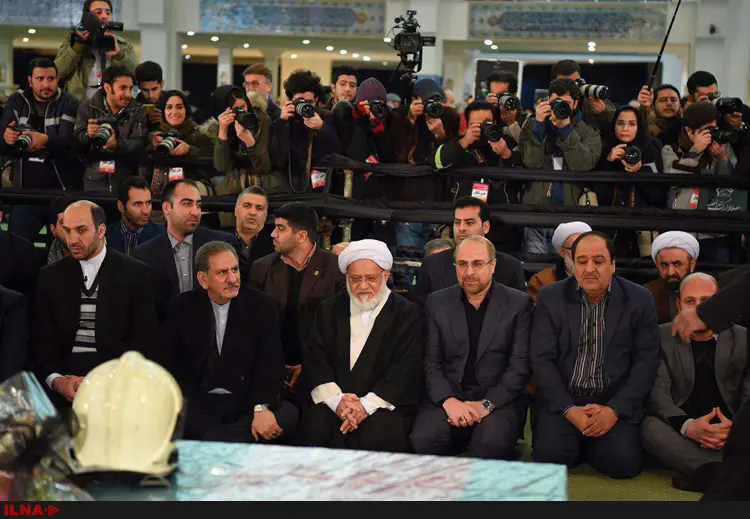 همراهی با پیکر ۱۶ آتشنشانِ شهید تا بهشت زهرا(س)/کار تدفین شهدا به پایان رسید/دعوت عمومی به اقامه نماز لیلهالدفن