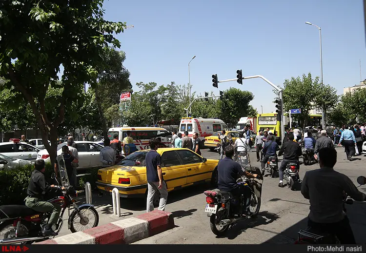 پایان عملیات تروریستی در خانه ملت/ افزایش تعداد کشته‌شدگان به ۱۲ نفر/ ۲ مهاجم خود را منفجر کردند/ اعزام مجروحان به ۴ بیمارستان + تصاویر
