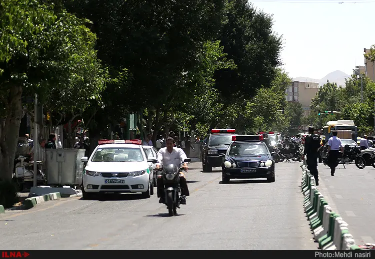 پایان عملیات تروریستی در خانه ملت/ افزایش تعداد کشته‌شدگان به ۱۲ نفر/ ۲ مهاجم خود را منفجر کردند/ اعزام مجروحان به ۴ بیمارستان + تصاویر