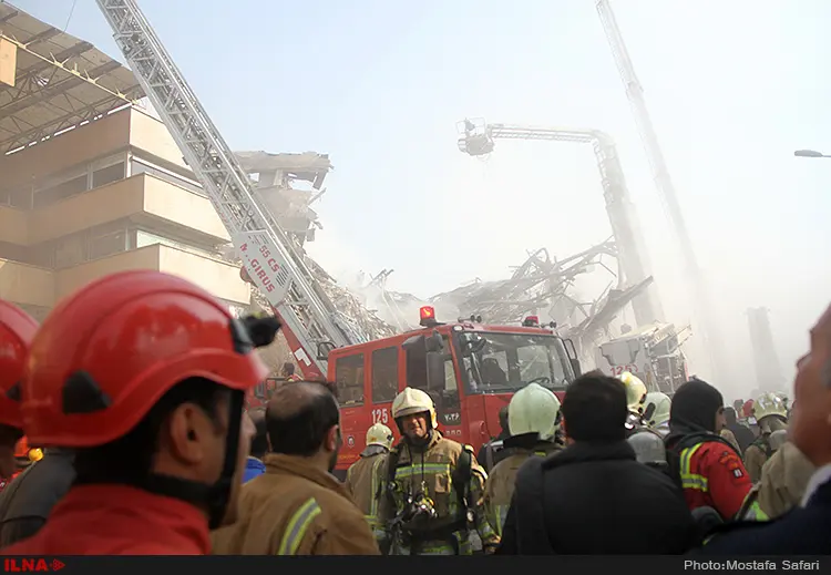 مفقودی ۳۰ تا ۴۰ آتش‌نشان/ افزایش تعداد مصدومان به ۸۴ نفر/ آتش‌‌سوزی همچنان ادامه دارد/ جمعی از آتش‌نشانان به شهادت رسیدند + فیلم