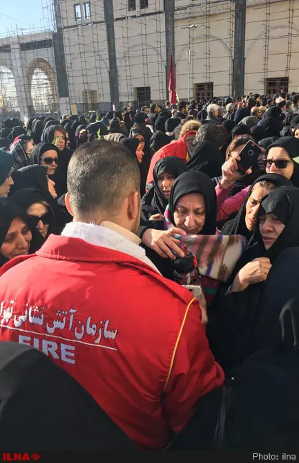 همراهی با پیکر ۱۶ آتشنشانِ شهید تا بهشت زهرا(س)/کار تدفین شهدا به پایان رسید/دعوت عمومی به اقامه نماز لیلهالدفن