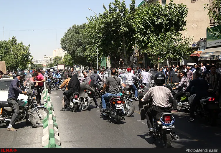 پایان عملیات تروریستی در خانه ملت/ افزایش تعداد کشته‌شدگان به ۱۲ نفر/ ۲ مهاجم خود را منفجر کردند/ اعزام مجروحان به ۴ بیمارستان + تصاویر