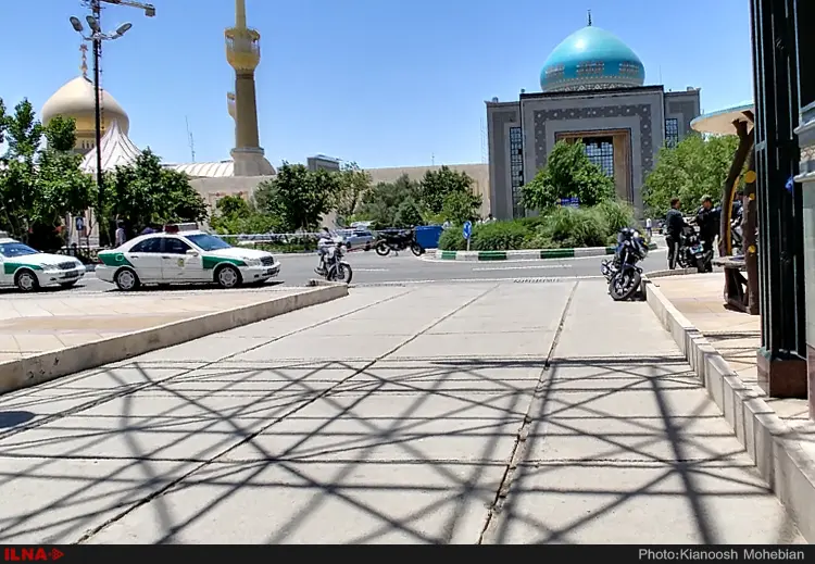 پایان عملیات تروریستی در خانه ملت/ افزایش تعداد کشته‌شدگان به ۱۲ نفر/ ۲ مهاجم خود را منفجر کردند/ اعزام مجروحان به ۴ بیمارستان + تصاویر