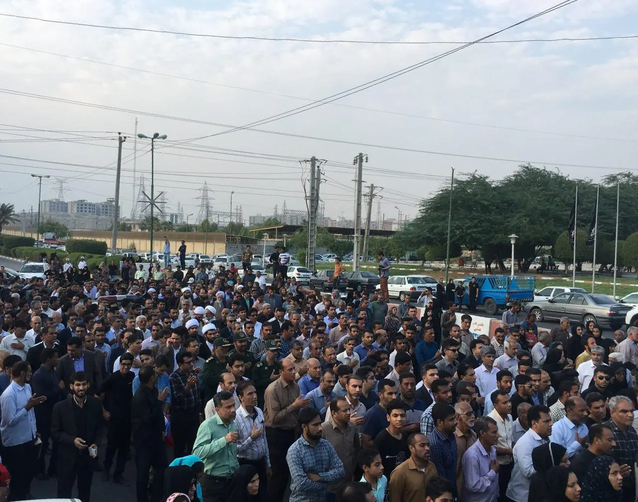 پایان مراسم تشییع دانشآموزان در بندرعباس/ پیکرها تحویل خانوادههای داغدار شد/ مراسم تدفین فردا برگزار میشود