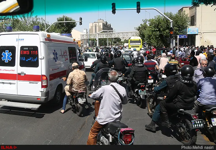 پایان عملیات تروریستی در خانه ملت/ افزایش تعداد کشته‌شدگان به ۱۲ نفر/ ۲ مهاجم خود را منفجر کردند/ اعزام مجروحان به ۴ بیمارستان + تصاویر