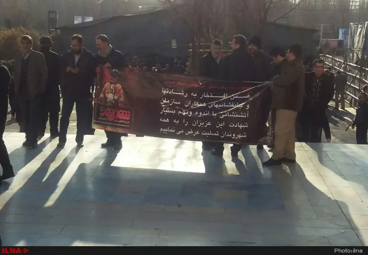همراهی با پیکر ۱۶ آتشنشانِ شهید تا بهشت زهرا(س)/کار تدفین شهدا به پایان رسید/دعوت عمومی به اقامه نماز لیلهالدفن