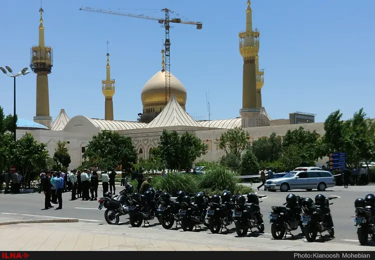 پایان عملیات تروریستی در خانه ملت/ افزایش تعداد کشته‌شدگان به ۱۲ نفر/ ۲ مهاجم خود را منفجر کردند/ اعزام مجروحان به ۴ بیمارستان + تصاویر