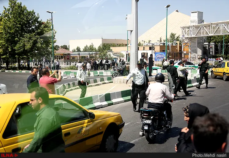 پایان عملیات تروریستی در خانه ملت/ افزایش تعداد کشته‌شدگان به ۱۲ نفر/ ۲ مهاجم خود را منفجر کردند/ اعزام مجروحان به ۴ بیمارستان + تصاویر