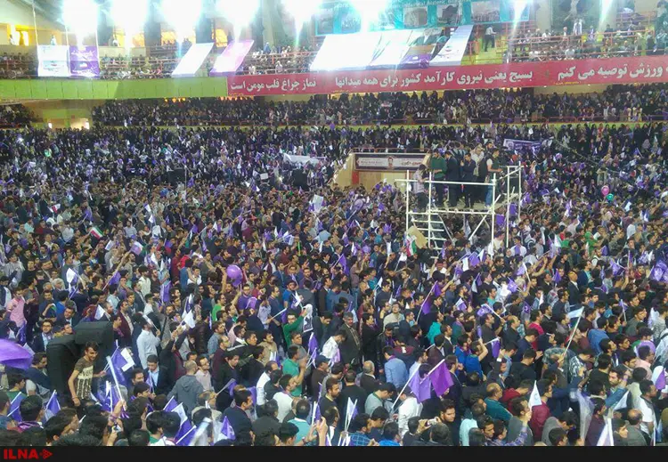 سنگ‌تمام آذری‌ها برای روحانی + عکس