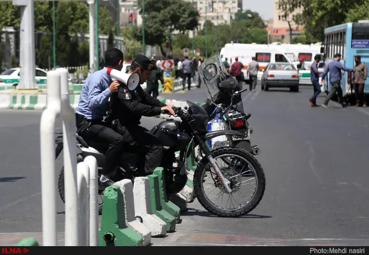پایان عملیات تروریستی در خانه ملت/ افزایش تعداد کشته‌شدگان به ۱۲ نفر/ ۲ مهاجم خود را منفجر کردند/ اعزام مجروحان به ۴ بیمارستان + تصاویر