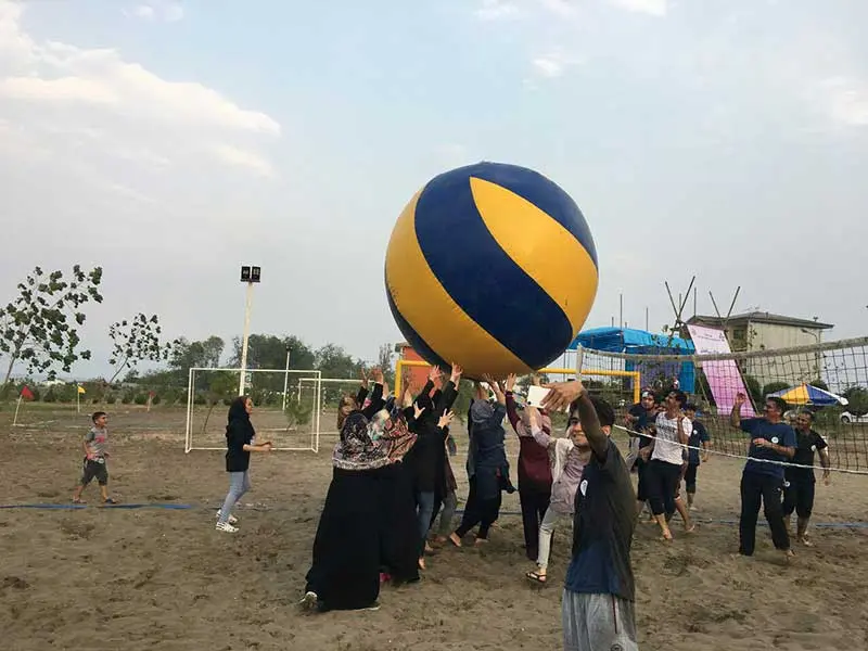برپایی جشنواره بادبادکها با حضور چشمگیر خانوادههای جامعه کار و تلاش