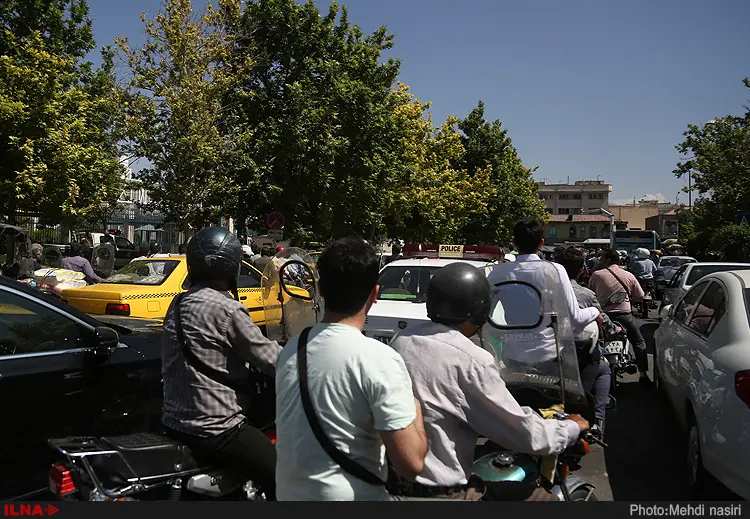 پایان عملیات تروریستی در خانه ملت/ افزایش تعداد کشته‌شدگان به ۱۲ نفر/ ۲ مهاجم خود را منفجر کردند/ اعزام مجروحان به ۴ بیمارستان + تصاویر