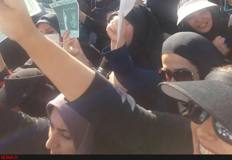آموزش‌دهندگان نهضت سوادآموزی مقابل مجلس تجمع کردند