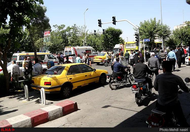 پایان عملیات تروریستی در خانه ملت/ افزایش تعداد کشته‌شدگان به ۱۲ نفر/ ۲ مهاجم خود را منفجر کردند/ اعزام مجروحان به ۴ بیمارستان + تصاویر