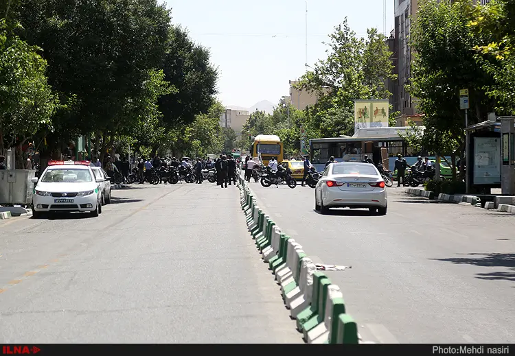 پایان عملیات تروریستی در خانه ملت/ افزایش تعداد کشته‌شدگان به ۱۲ نفر/ ۲ مهاجم خود را منفجر کردند/ اعزام مجروحان به ۴ بیمارستان + تصاویر
