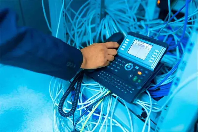 تلفن ویپ یا IP Phone چیست؟ معرفی چند مدل از بهترین تلفن های یالینک
