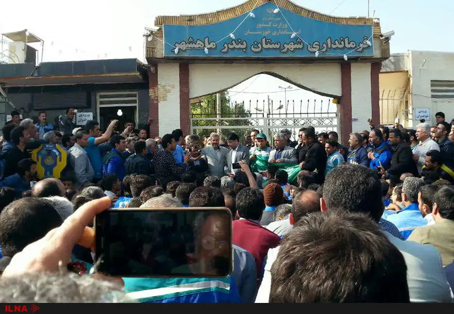 تجمع کارگران پیمانی بندر امام خمینی در اعتراض به شرایط مزدی 