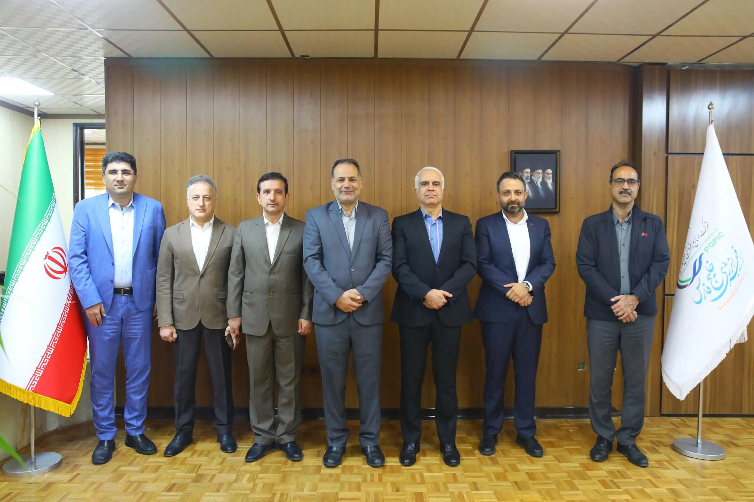 امضای قرارداد بازسازی نیروگاه‌های فجر انرژی خلیج فارس با مشارکت مپنا / تأکید مدیرعامل فجر بر تسریع بازسازی با رعایت کامل الزامات فنی و نظارتی