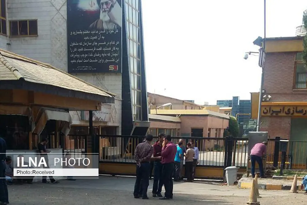 تجمع کارگران کنتورسازی قزوین در اعتراض به ممانعت از حضورشان در کارخانه