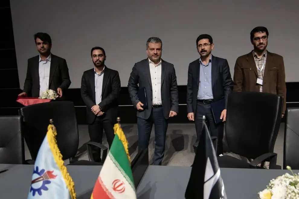 امضای تفاهم نامه همکاری علمی و فناوری بین کرمان موتور و دانشگاه علم و صنعت ایران