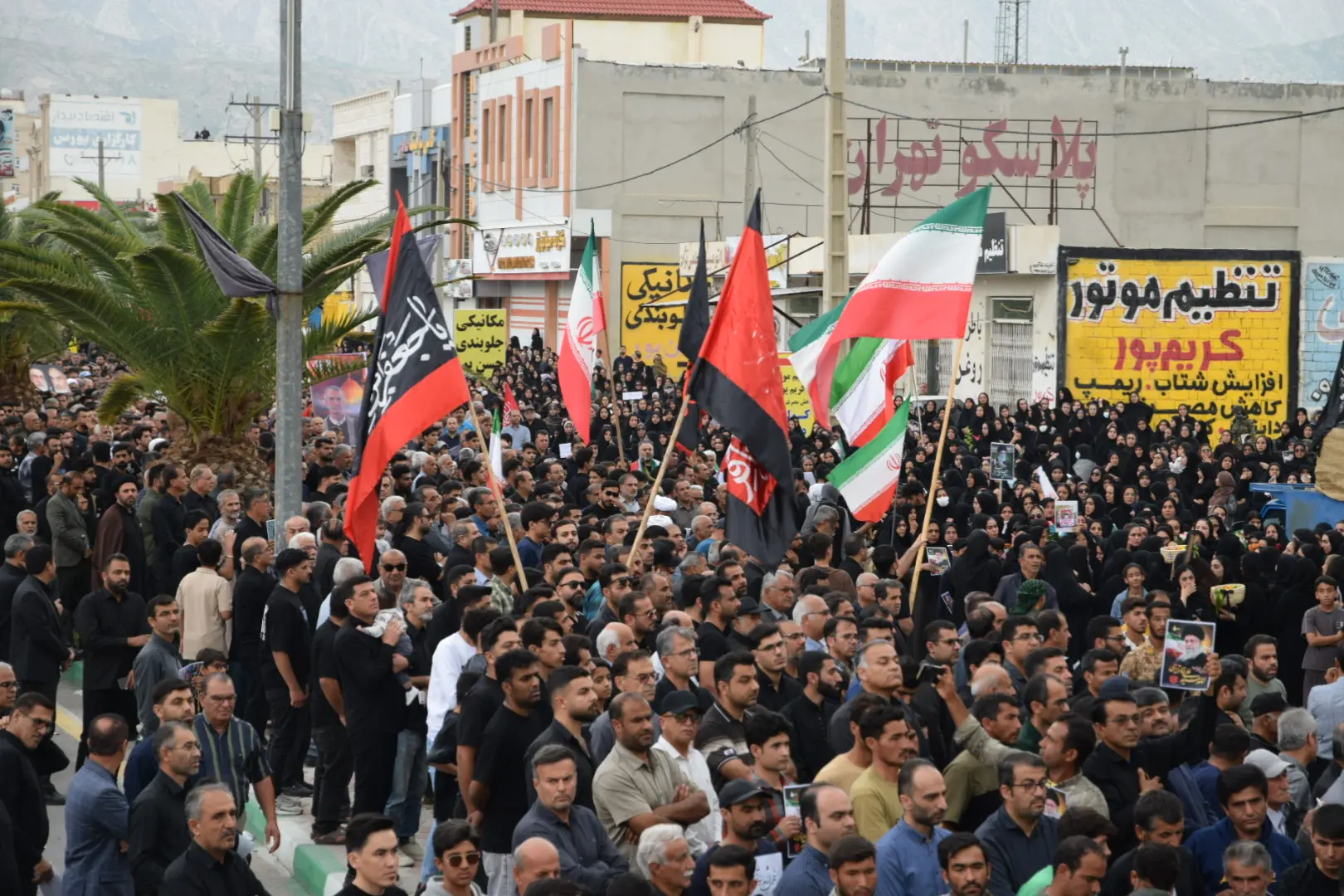 تشییع ٢١ شهید حادثه تروریستی ضدبشری آمریکا و اسرائیل در لامرد فارس/اعلام انزجار مردم لامرد از جنایت خونین آمریکا و اسرائیل