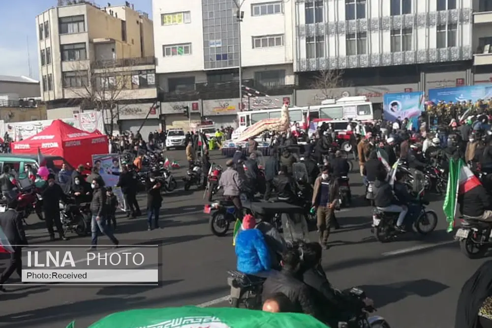 راهپیمایی نمادین سالگرد پیروزی انقلاب اسلامی برگزار شد+فیلم و عکس