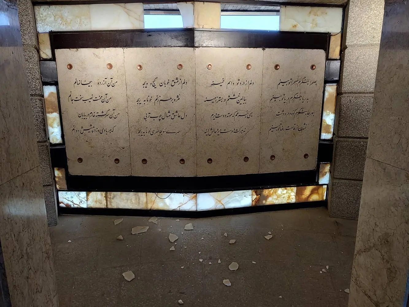 آسیب به آرامگاه باباطاهر در پی موج انفجار حمله تروریست‌های آمریکایی-صهیونی