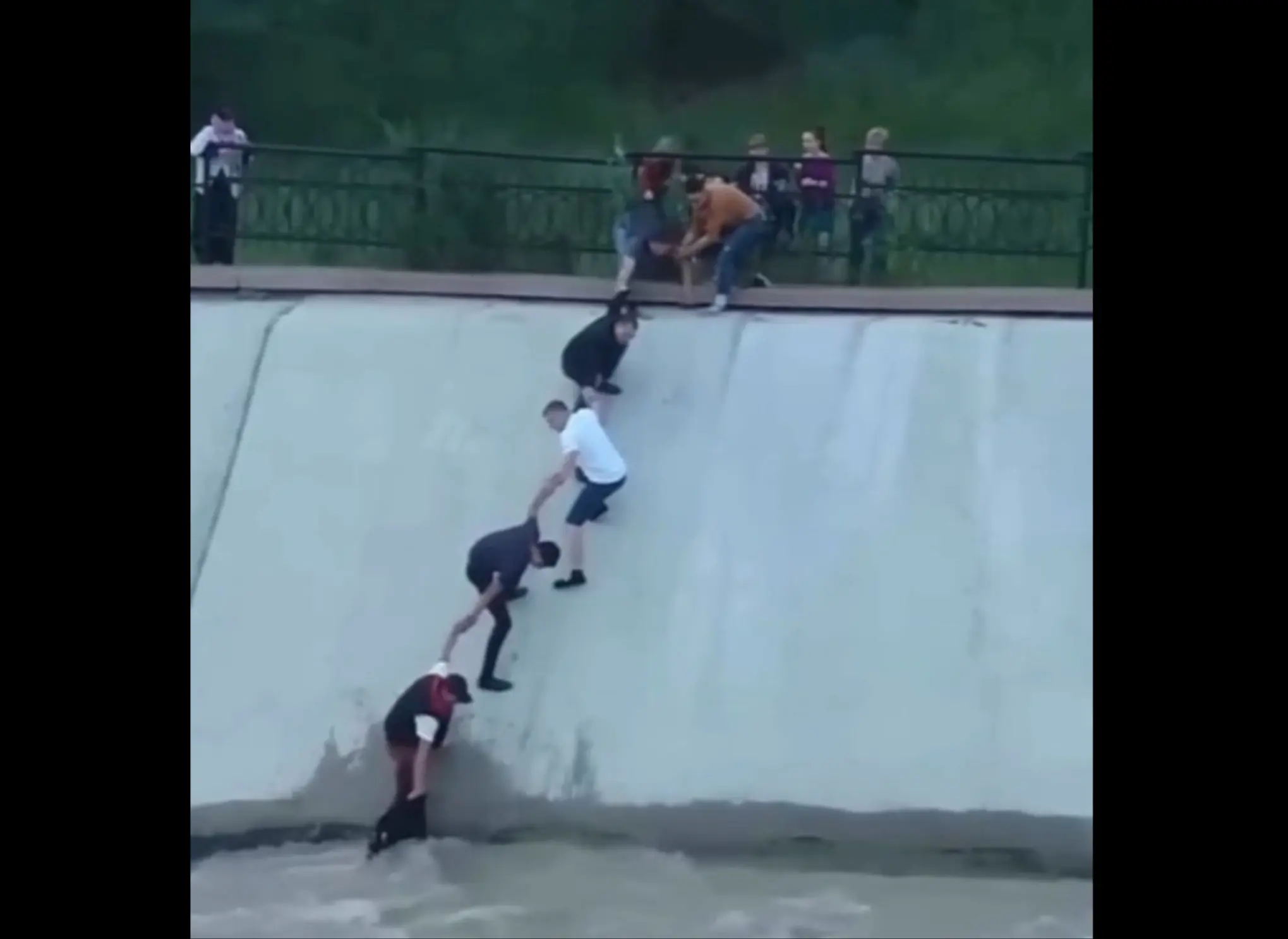 زنجیره‌ای از انسانیت بر فراز سیران در قزاقستان/ یک اثر شهری چه مولفه‌هایی دارد؟ 