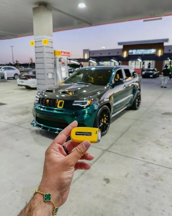 Trackhawk با رنگ سبز و فیبر کربن؛ یک شاهکار منحصر‌به‌فرد + عکس