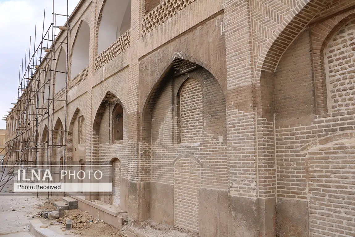 مرمت مدرسه خان شیراز با سیمان سفید! / مرمتگران شیوه‌ی مرمت مهمترین بنای صفوی را فاجعه‌ دانستند