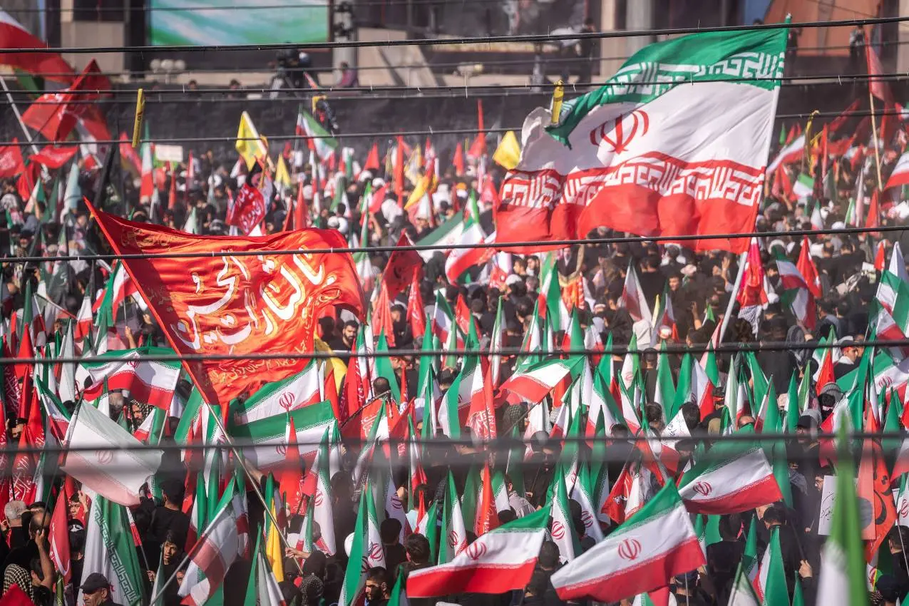 مراسم اقامه نماز بر پیکر مطهر امام مجاهد شهید حضرت آیتالله العظمی سیدعلی خامنهای و شهدای خانواده ایشان