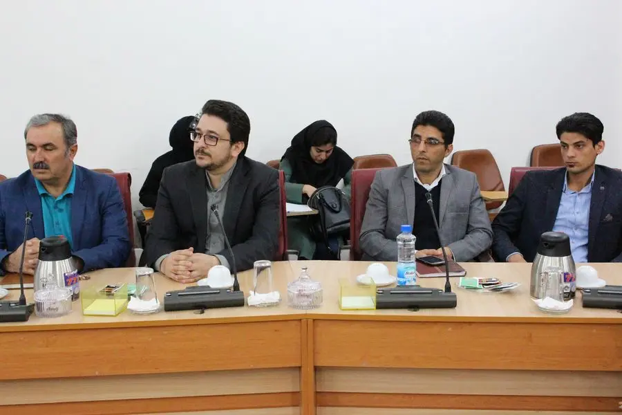 نشست حسین کمالی با اعضاء خانه احزاب و شورای هماهنگی احزاب اصلاح طلب خوزستان برگزار شد + تصاویر