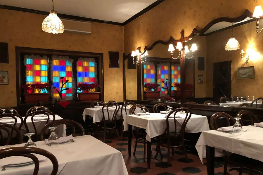 رستوران‌های شیراز در آستانه ورشکستگی؛ مشتریان نصف شدند/تغییر ذائقه اجباری مردم به ساندویچ‌های ارزان 