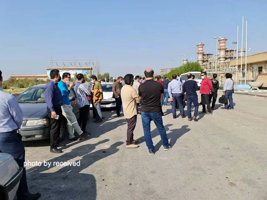 تعدادی از کارکنان نوبت کار فجر انرژی خلیج‌فارس تجمع اعتراضی کردند + تصاویر