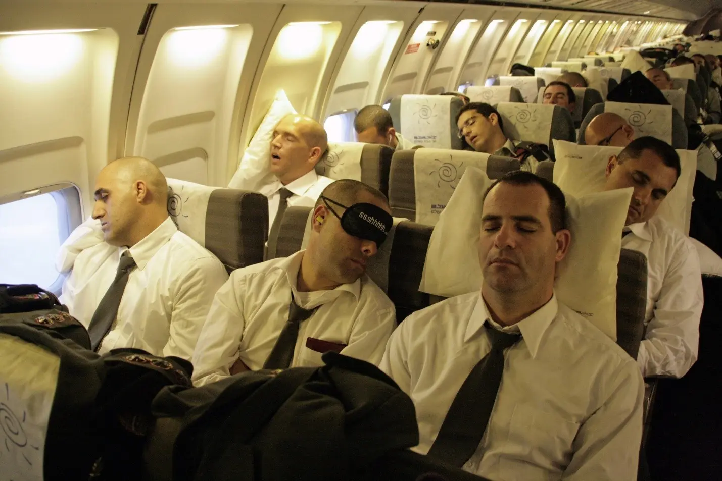 با این راهکارها خواب راحت‌تری در هواپیما دارید
