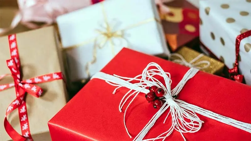 چرا هدایای سازمانی برای کسب و کار شما ضروری هستند؟