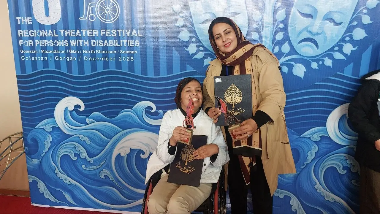 معلولان تئاتر را زندگی می‌کنند