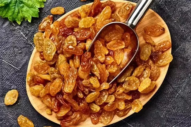 Buying High-Quality Raisins at an Exceptional Price from Tida Saffron