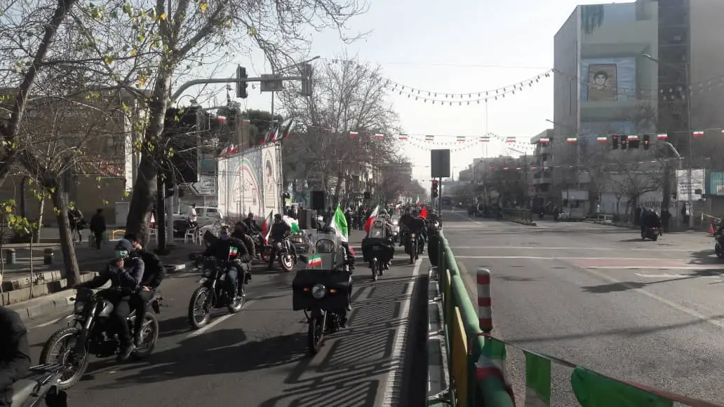 راهپیمایی نمادین سالگرد پیروزی انقلاب اسلامی برگزار شد+فیلم و عکس