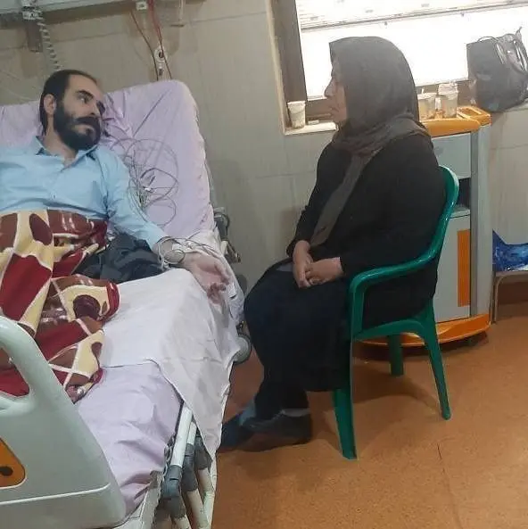 دیدار حسین رونقی با مادرش+عکس