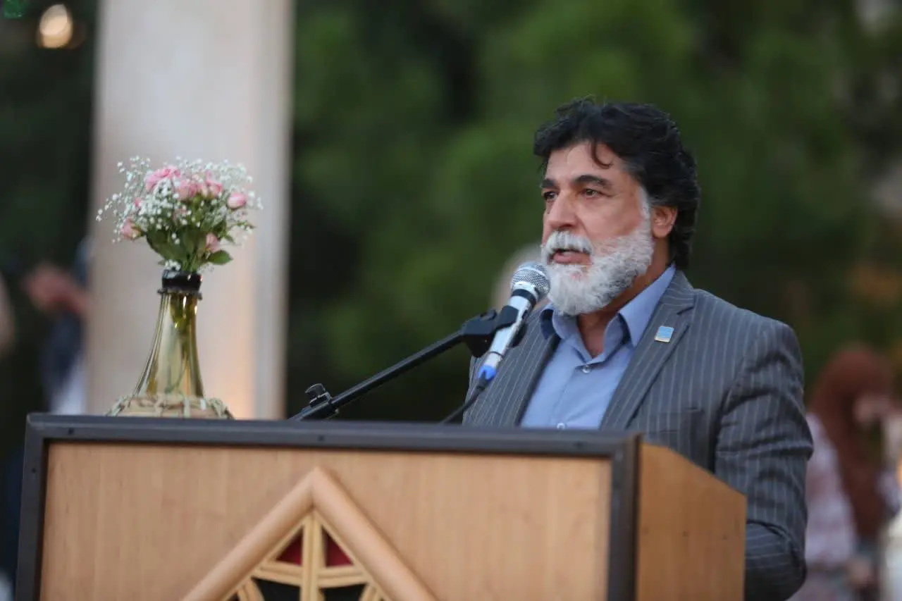 مِیمند رسماً «شهر ملی شیشهگری» ایران شد/ دستور ویژه استاندار فارس برای ثبت جهانی «نشان جغرافیایی» گلاب مِیمند