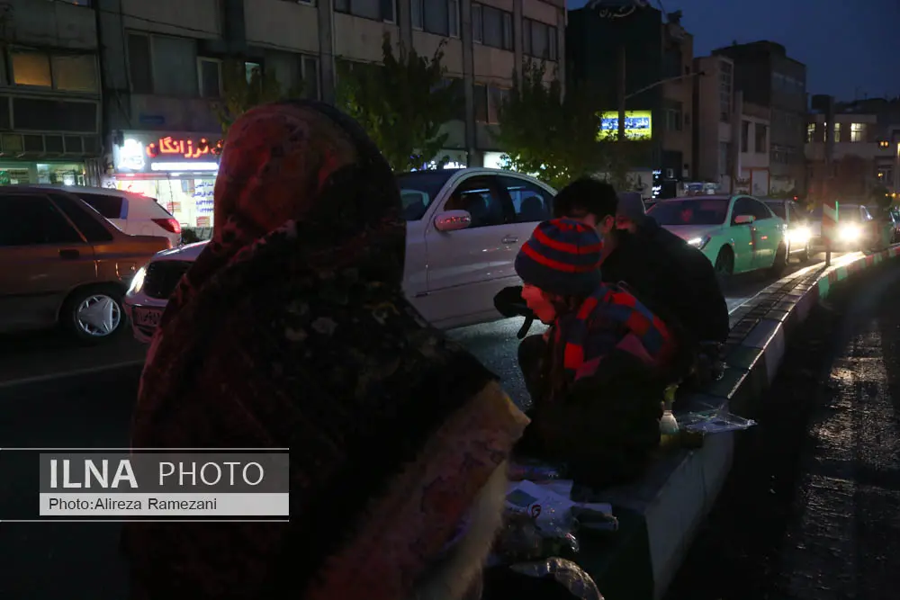 برگزاری آیین «مهر یلدا» برای کودکان کار و خیابان/ توزیع بسته‌های آجیل، تنقلات و شال و کلاه + عکس
