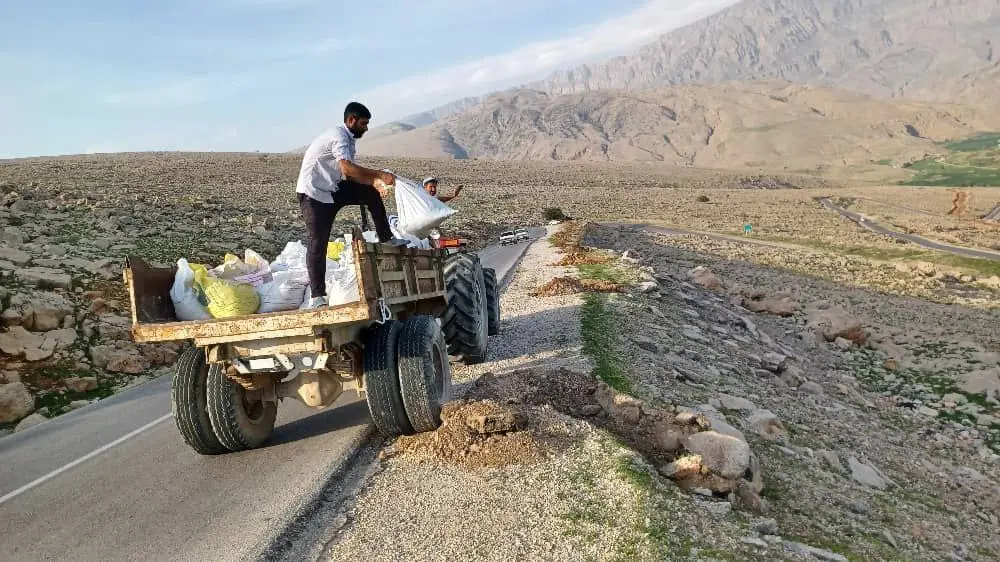 طرح خلاقانه معلم خوزستانی با ایجاد کمربند سبز در حاشیه جاده