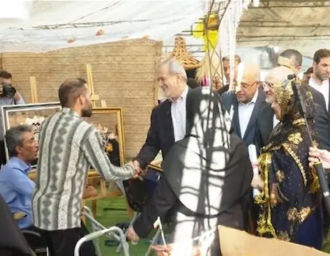 رئیس جمهور از نمایشگاه ظرفیت‌های هرمزگان بازدید کرد