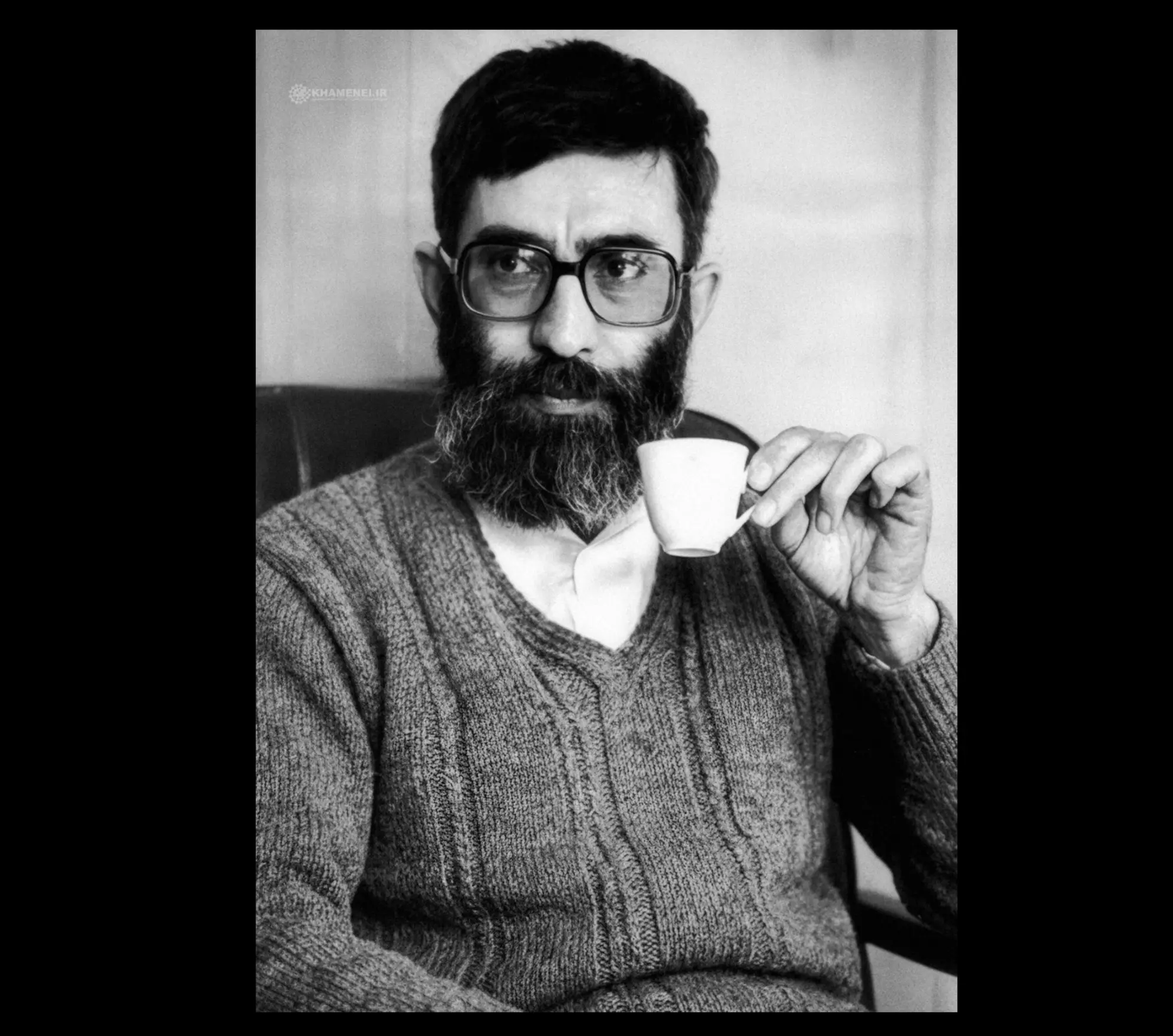 قابی متفاوت از رهبر شهید انقلاب