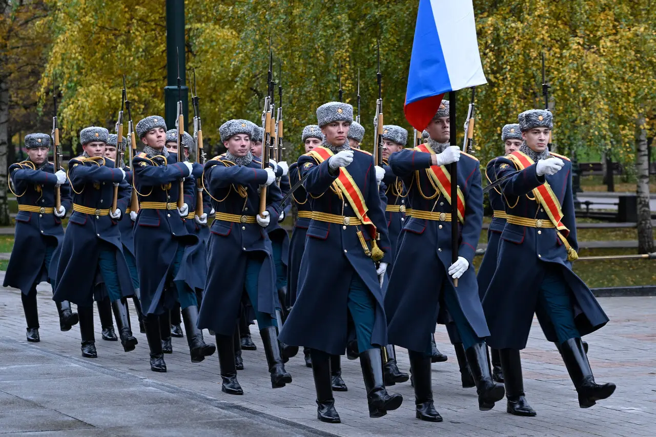 تصاویر ادای احترام هیات پارلمانی ایران به قربانیان جنگ در روسیه 
