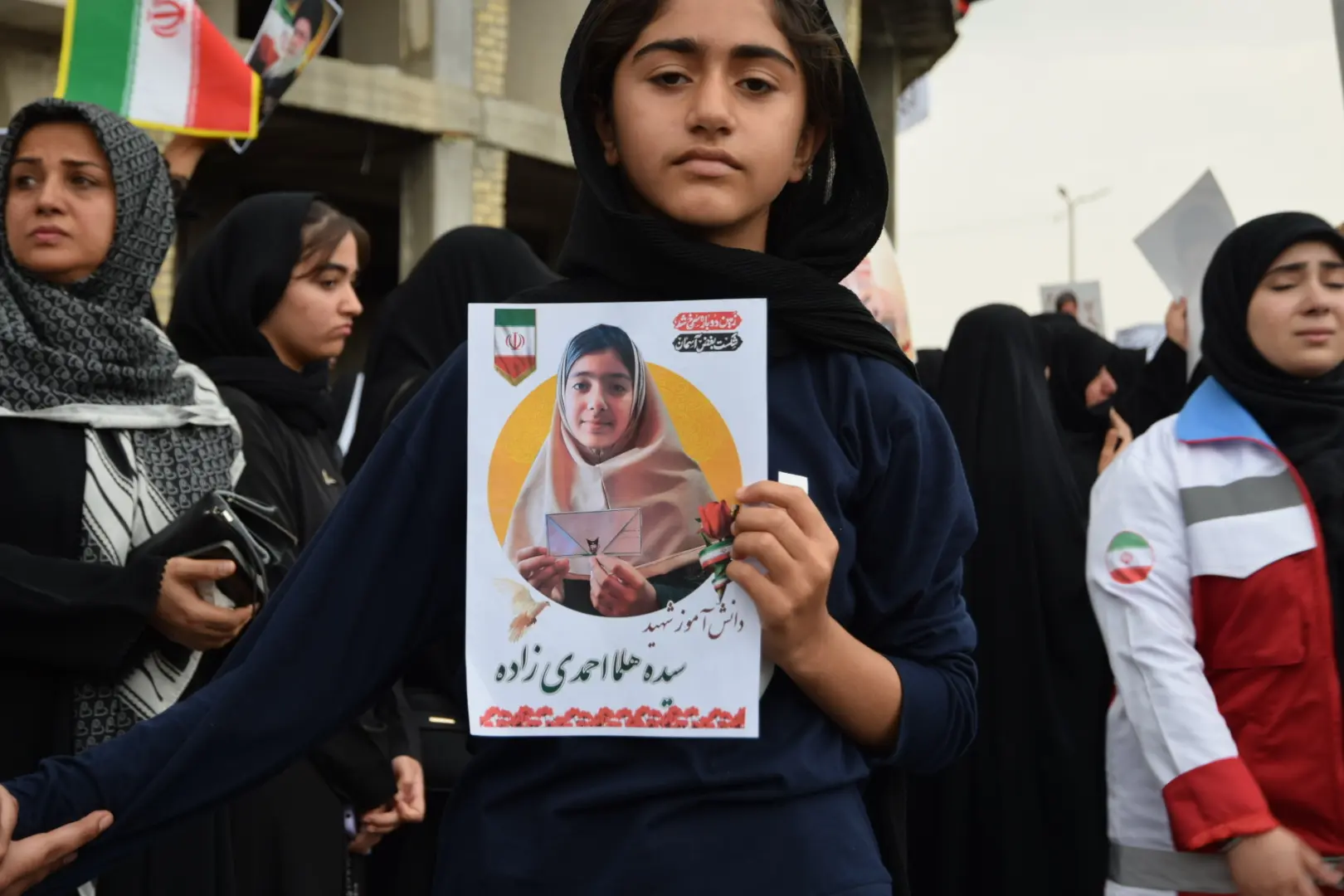 تشییع ٢١ شهید حادثه تروریستی ضدبشری آمریکا و اسرائیل در لامرد فارس/اعلام انزجار مردم لامرد از جنایت خونین آمریکا و اسرائیل