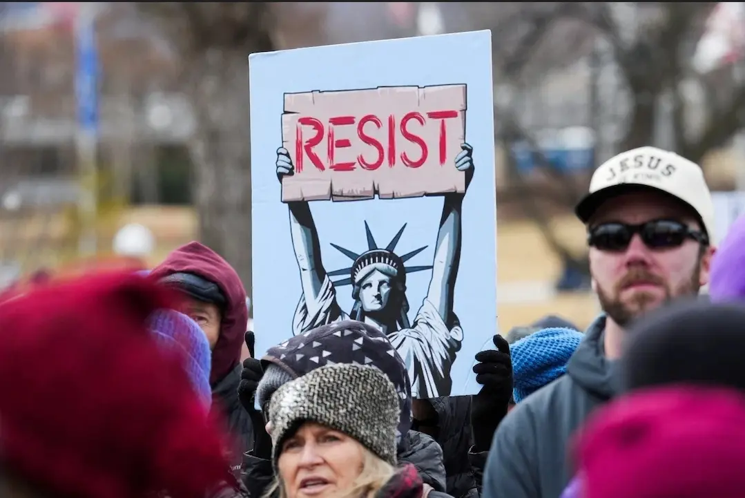 گزارش رویترز از اعتراض آمریکایی‌ها به ترامپ با رویکرد تصویری 
