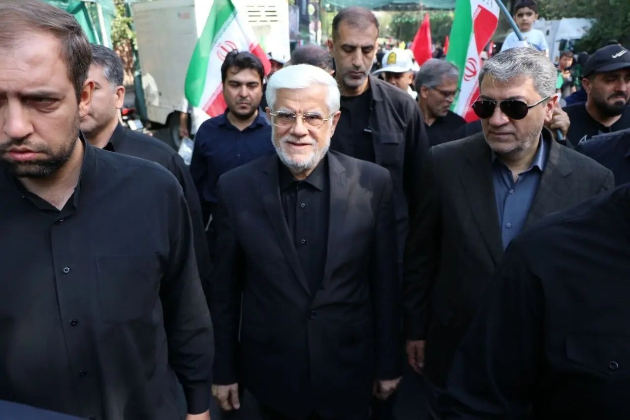 برگزاری مراسم تشییع پیکر رهبر شهید انقلاب در تهران/همه با پرچم‌های سرخ آمدند